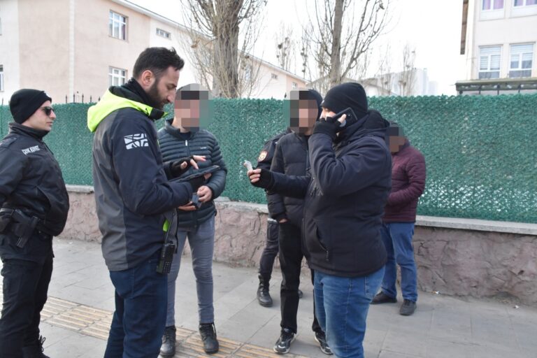 Kars'ta okul çevrelerine yönelik denetimler sıklaştırıldı