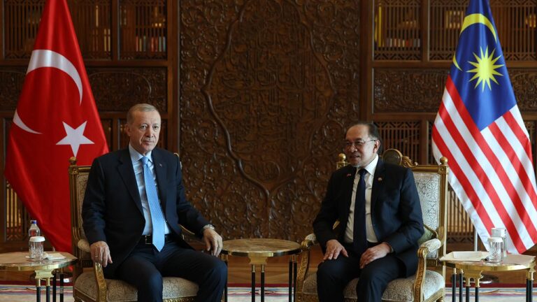 Malezya: Dünya Müslüman aleminin lideri Erdoğan'ı ağırlıyoruz