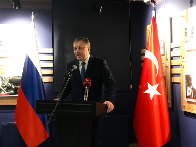 Rusya Dışişleri Bakanlığı yetkilisi Miroşnik: Müzakereler iki ülkenin anlaştığı her ülkede yapılabilir