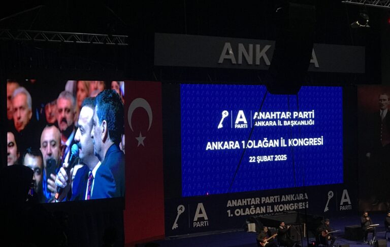 Yavuz Ağıralioğlu'ndan Ankara İl Kongresi'nde şiir!