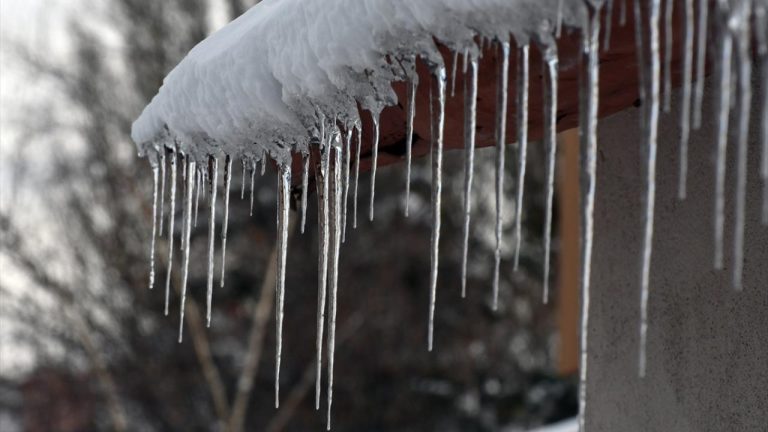 Ardahan’da buz çağı: Hava eksi 22 derece!