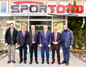 Ayhan Gider: "Gençlerimizin başımızın üstünde yeri var"