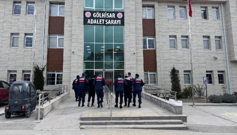 Burdur'da jandarmadan operasyon 8 gözaltı, 2 tutuklama
