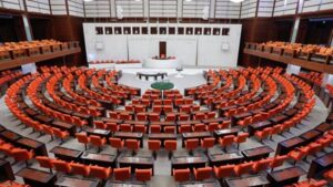 Emeklilere bayram müjdesi! İkramiye artışı mecliste