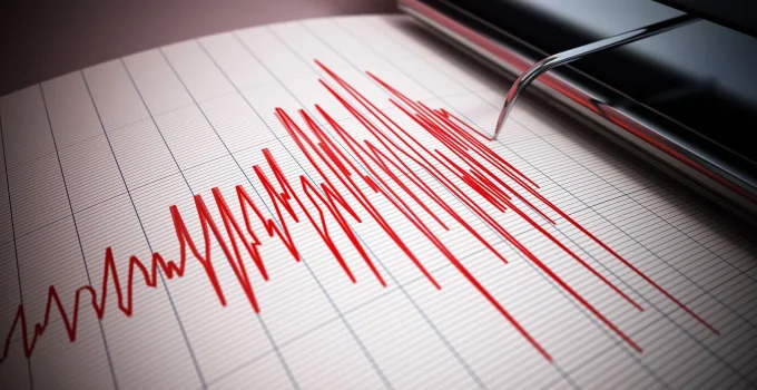 Myanmar'da 7,7 büyüklüğünde deprem!
