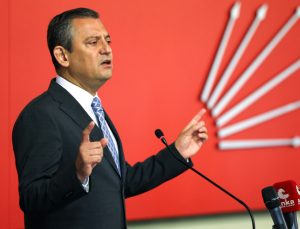 Özgür Özel: Biz Saraçhane'deyiz, milletin emaneti İBB'ye burada sahip çıkacağız