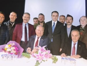 "Kelebekler Kanat Çırpınca" eserinin kahramanları Çırakoğlu ve Bakır, okurlarıyla imza gününde buluştu