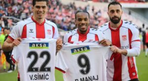 Sivasspor Rıza Çalımbay ile Göztepe'yi yendi