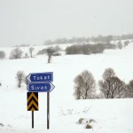 Tokat-Sivas kara yolunda kar kalınlığı 20 santimetreye ulaştı