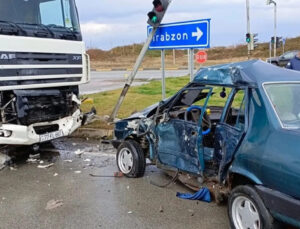 Vakfıkebir’de TIR ile taksi çarpıştı: 3 yaralı