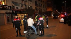 Vali Hatipoğlu'ndan tedbil-i kıyafetli asayiş uygulaması