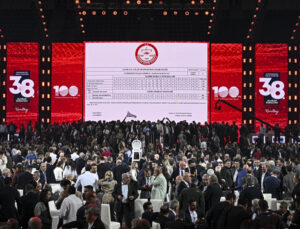 CHP'nin 38. Olağan Kurultayı'nın iptaline ilişkin davada erteleme kararı