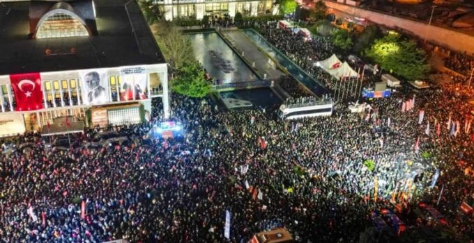 Ekrem İmamoğlu'nun gözaltısı sonrası başlayan eylemlere katılan 99 kişinin davası başladı