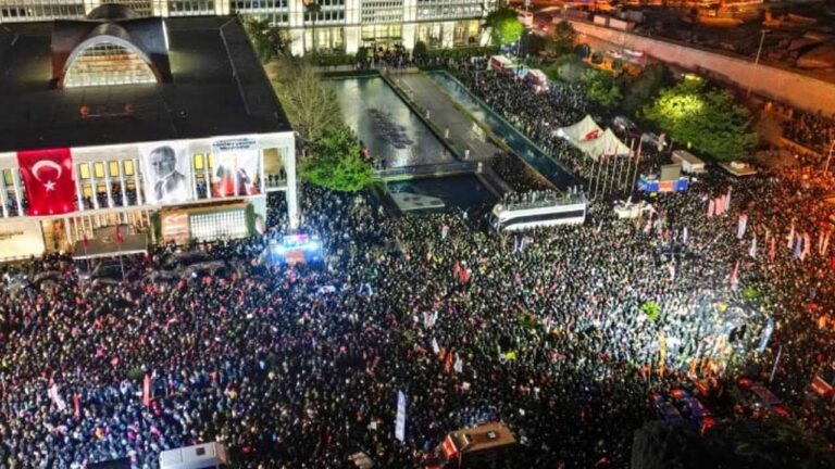 Ekrem İmamoğlu'nun gözaltısı sonrası başlayan eylemlere katılan 99 kişinin davası başladı