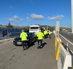 Gelibolu’da bayram tatilinde 3 bin araç denetlendi ve 191 sürücüye ceza kesildi