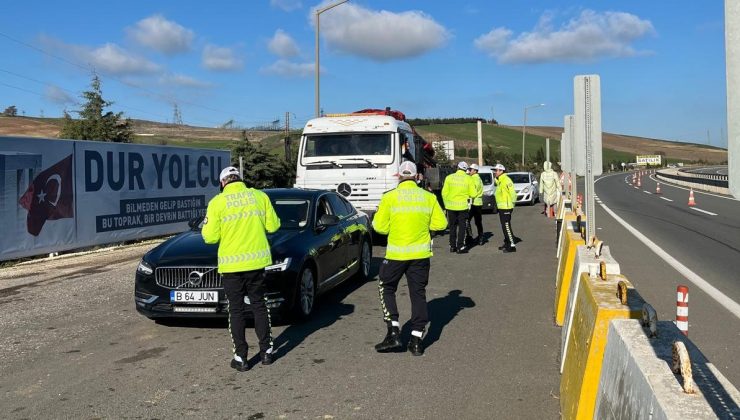 Gelibolu’da bayram tatilinde 3 bin araç denetlendi ve 191 sürücüye ceza kesildi