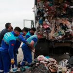 İçinde telefon ve para olan çantasını yanlışlıkla çöpe attı