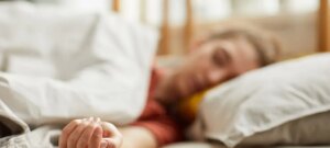 Uzmanlardan uyarı: Gün içinde esneme ve dalgınlık uyku eksikliği işareti olabilir