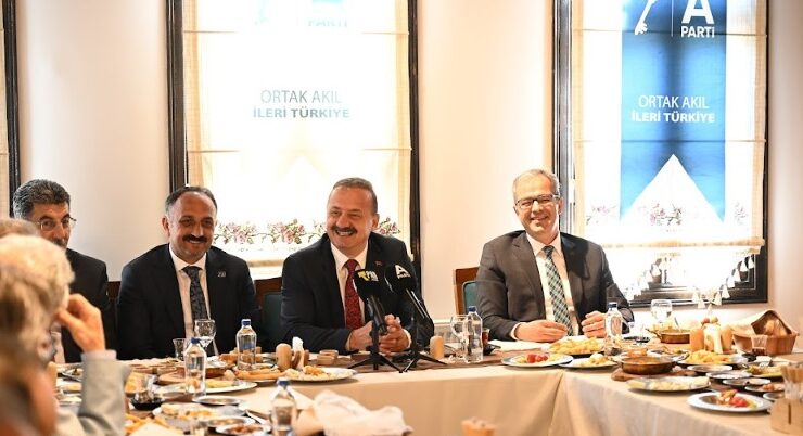Ağıralioğlu'nun terörsüz Türkiye sürecine ilişkin referandum çağırısı sürüyor