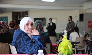 Anneler Günü’nde Huzurevi Sakinlerine Sürpriz Ziyaret