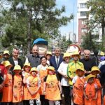 Başkan Altay Özel Gençlerle Birlikte Sebze Fidelerini Toprakla Buluşturdu