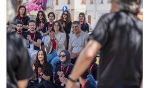 Başkan Tugay Çeşme’de genç tasarımcılarla buluştu