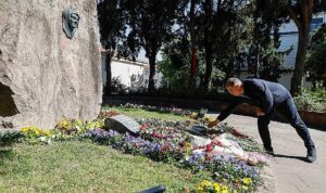 Başkan Tugay Zübeyde Hanım’ın anıt mezarını ziyaret etti