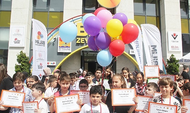 Bilim Z Akademi Öğrencileri Mezuniyet Sertifikalarını Aldı
