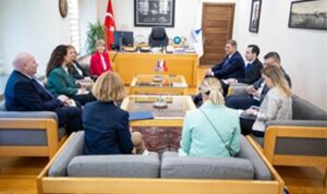 Birleşik Krallık Büyükelçisi’nden Başkan Tugay’a ziyaret