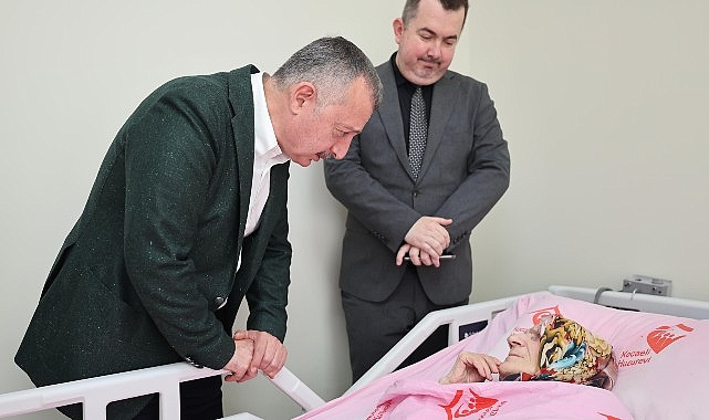 Büyükakın, Anneler Günü’nde şehit ailesi ve huzurevine gitti