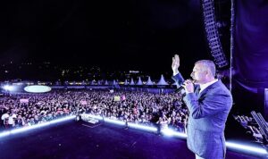 Büyükakın’dan, gençlere övgü:”Harikasınız!”