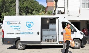 Büyükşehir Belediyesi Manavgat Aşevi  ihtiyaç sahiplerinin yanında olmaya devam ediyor