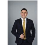 Ceyhan’da Kitap ve Kariyer Günleri Coşkusu: Murat Gezici Gençlerle Halk ile Buluşuyor