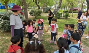 Çocuklar, ormanda keşif ve masal yolculuğunda buluşuyor