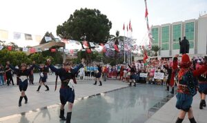 Efes Selçuk’ta Kültürler Uluslararası Halk Oyunları Şenliği ile Buluşuyor