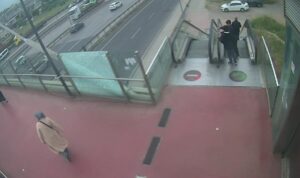 Gençlerin davranışı pes dedirtti