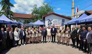 Gölcüklü Kadınlar El Becerilerini Siretiye’de Sergiledi