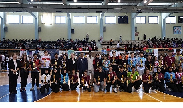 İzmir İmam Hatipler Bilim, Kültür, Sanat ve Spor Şenliği Coşkuyla Gerçekleşti