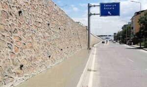 Kartepe İstasyon Mahallesi’nde yaya kaldırımı tamam