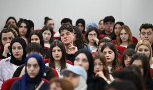 Kocaman Gençlerle Birlikte