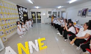 ‘Mutlu Çocuklar’dan annelere sürpriz