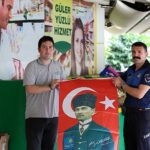 NARLIDERE BELEDİYESİ BASIN MERKEZİ  NARLIDERE BELEDİYESİ’NDEN ESNAFA BAYRAK DAĞITIMI  Narlıdere Belediyesi, 19 Mayıs’ın 106’ncı yıl dönümü kutlamaları kapsamında ilçe esnafına Atatürk baskılı Türk Bayrağı dağıttı