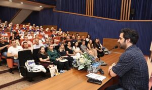 Oyuncu Uğur Uzunel, Marmarabirlik işçileriyle Rıfat Ilgaz’ı konuştu