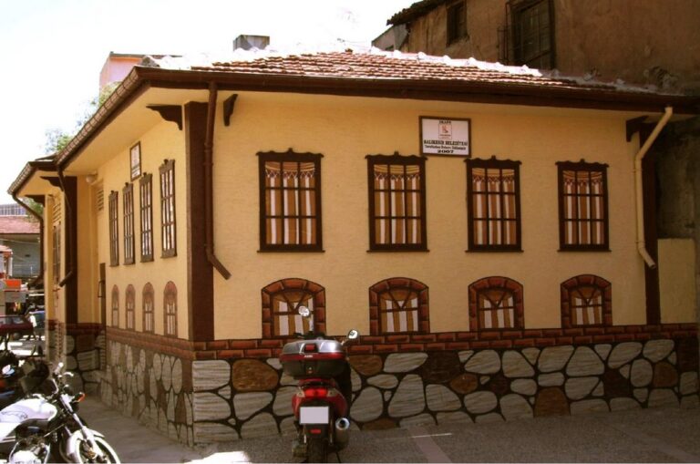 Eskihan’da Kahvaltı, Trafonun Gölgesinde Ölümle Buluşuyor!