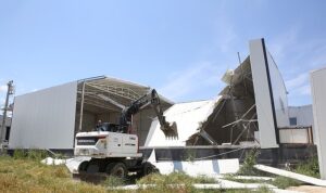 Yaylacık’ta kaçak depo yıkıldı