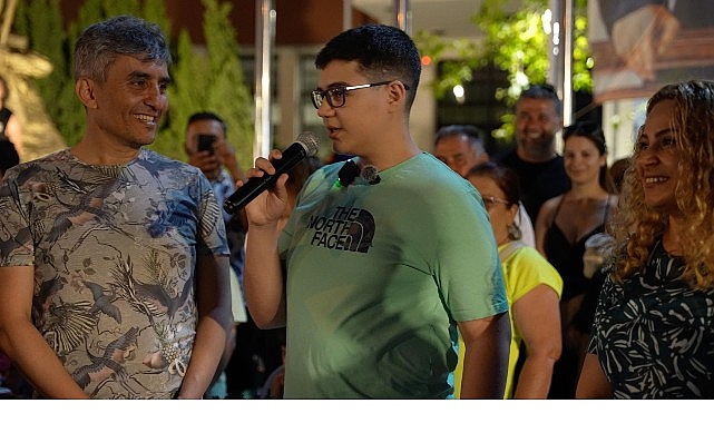 11. Çeşme Uluslararası Açık Satranç Turnuvası’nda Simultane Gösteri yoğun ilgi gördü!