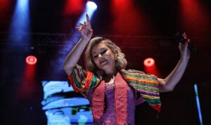 4. Uluslararası Antalya Yörük Türkmen Festivali’nde Funda Arar coşkusu