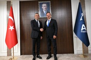 Anayasa tartışmaları siyasetin gündeminde: Ağıralioğlu ve Özel'den açıklamalar