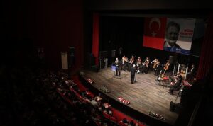 Aydın Büyükşehir Belediyesi, ‘Memleket Şairi’ Nâzım Hikmet’i konser ile andı