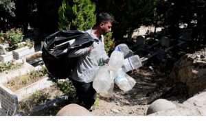 Balçova’nın mezarlıkları kabir ziyaretlerine hazır